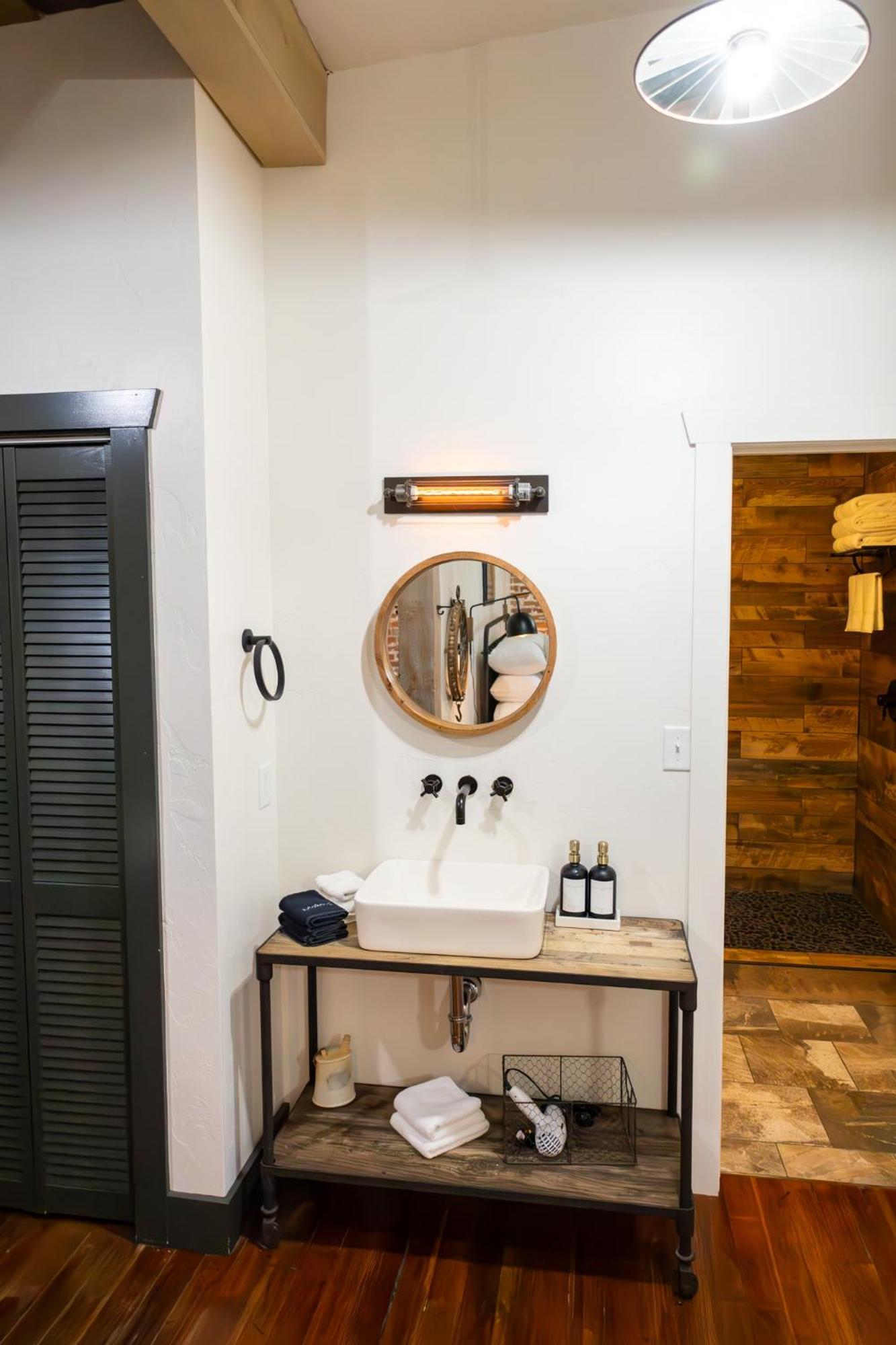 Lander Millhouse Hotel Buitenkant foto