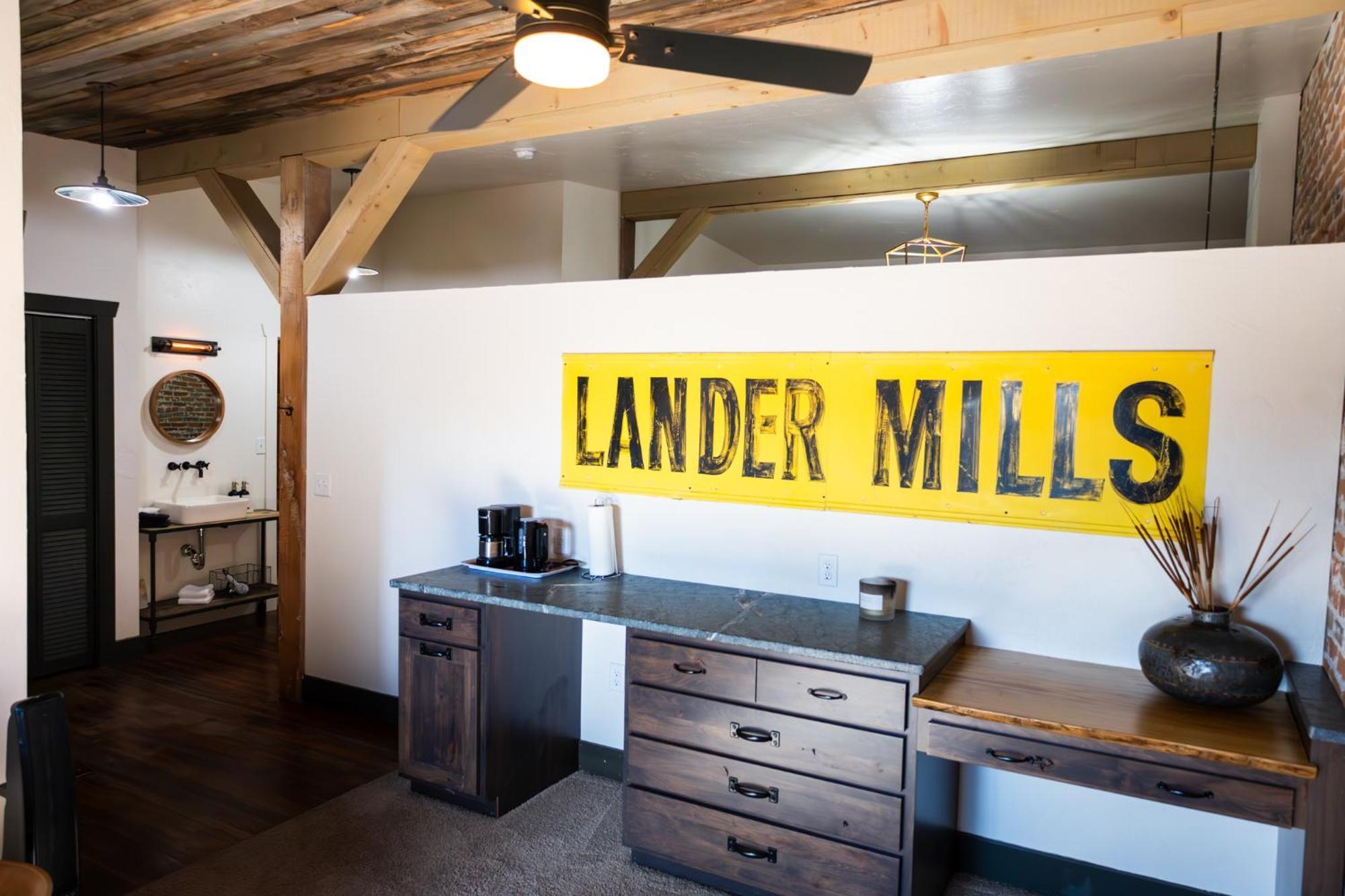 Lander Millhouse Hotel Buitenkant foto