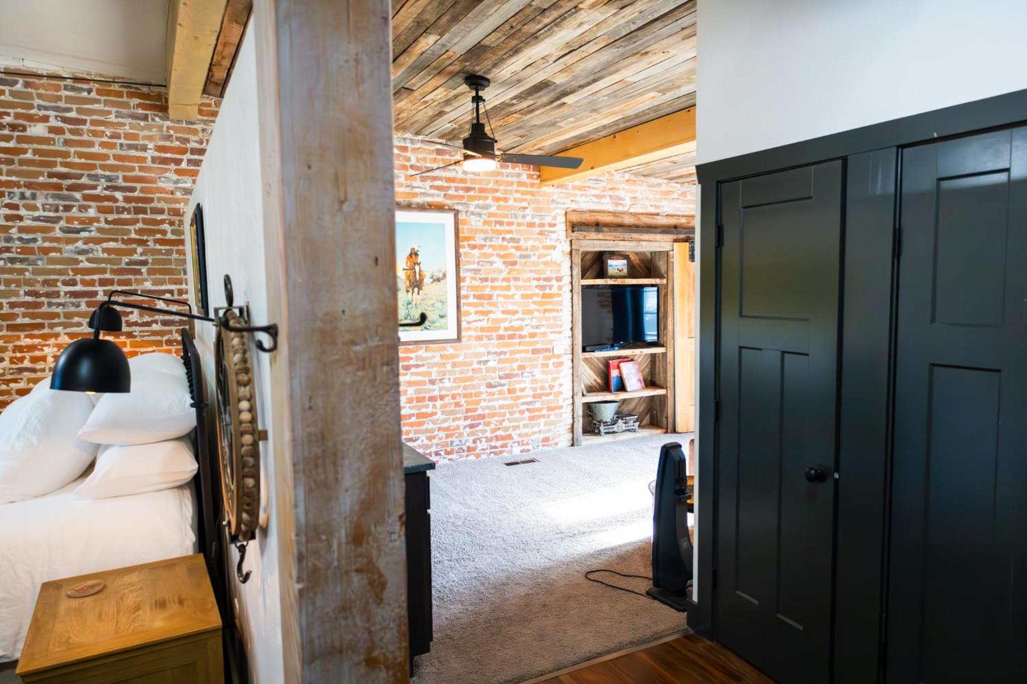Lander Millhouse Hotel Buitenkant foto